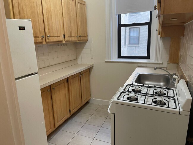 Photo - PACKARDS CORNER STUDIO WITH ALCOVE, Great ...