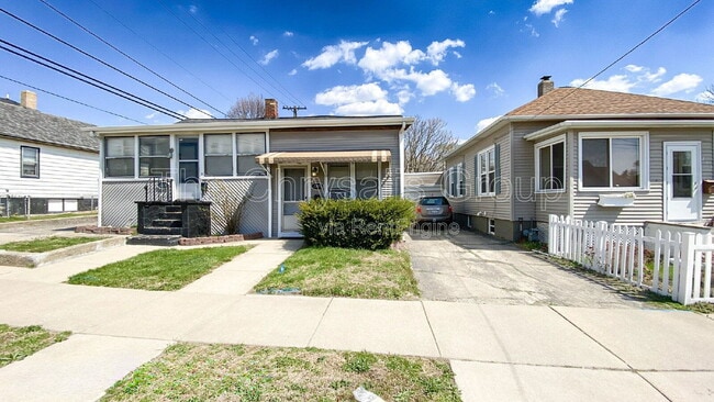 Photo - 230 Creve Coeur St