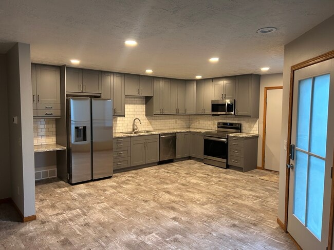 Photo - 2109 S Holt Ave Townhome