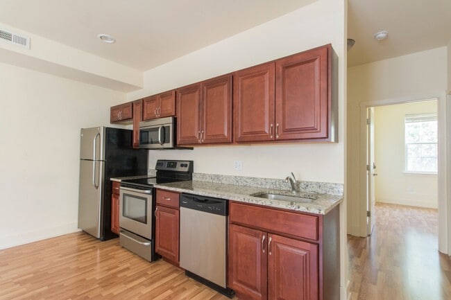 Building Photo - 1511 Master St Unit 2