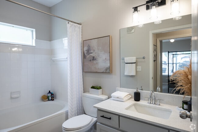 2BR, 2BA - 1,273SF - Bathroom