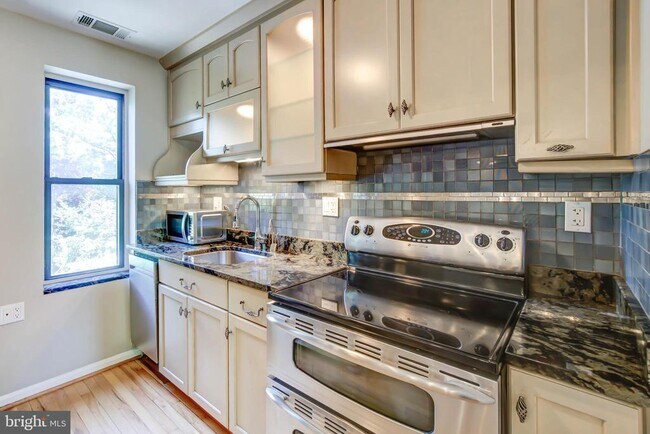 Photo - 1325 13th St NW Unidad 28