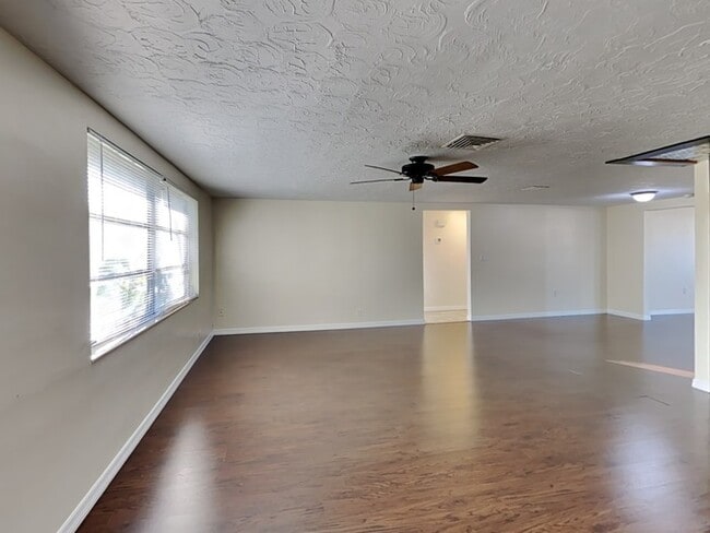 Photo - 6041 9th Ave