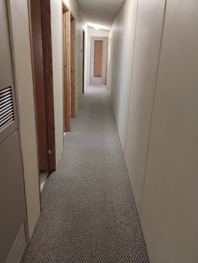 Photo - 713 N Linn St