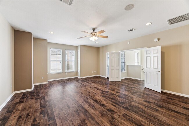 Photo - 1407 Dart St