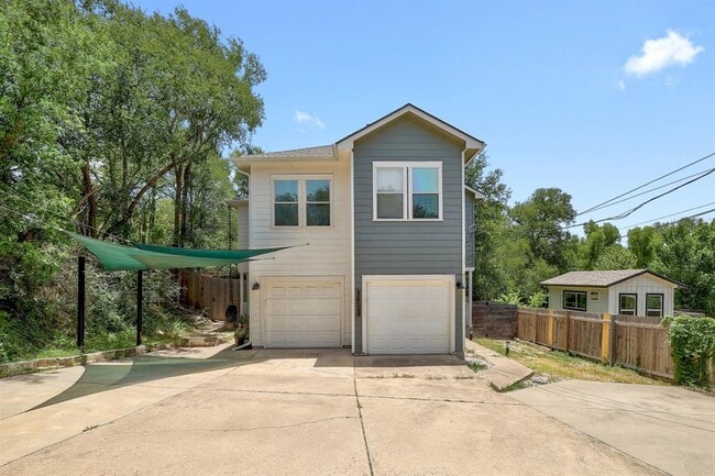 Building Photo - 4803 Pecan Springs Rd Unit B