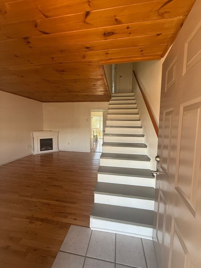 Photo - 228 Adams Ln