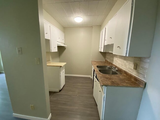 Building Photo - 6325 Thornberry Crescent