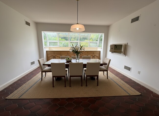 Photo - Luxury French-Style Rancher in Gladwyne – ...