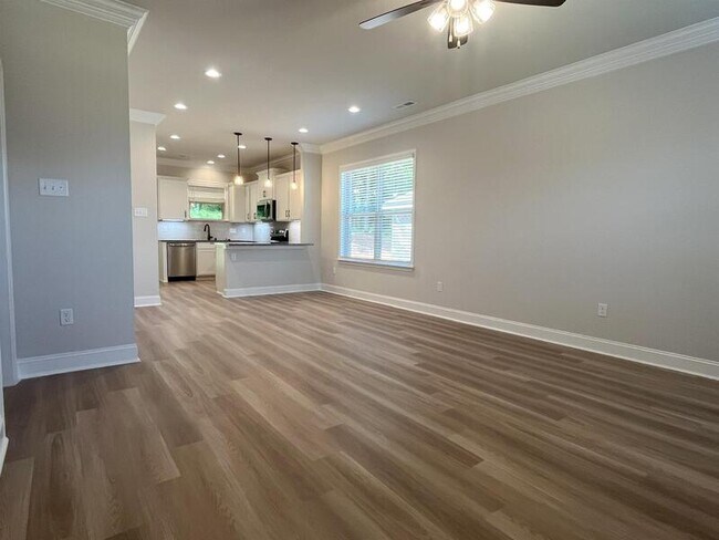 Photo - 146 Midpark Dr