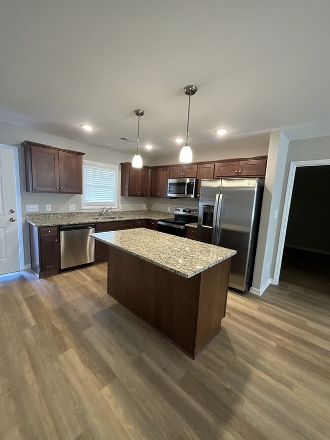 Photo - 807 Middleton Rd