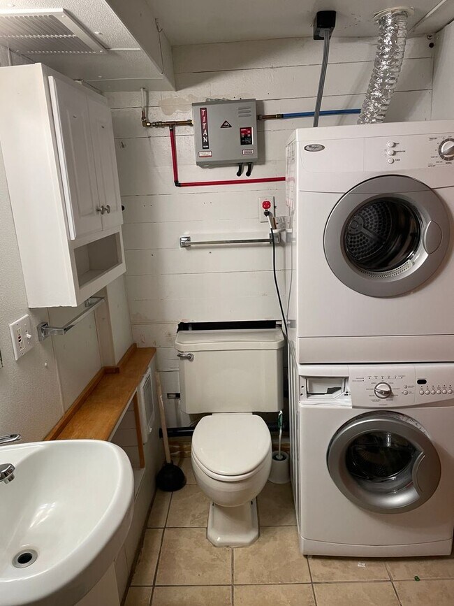 Photo - Basement Apartment for Rent!!! PENDING APP...