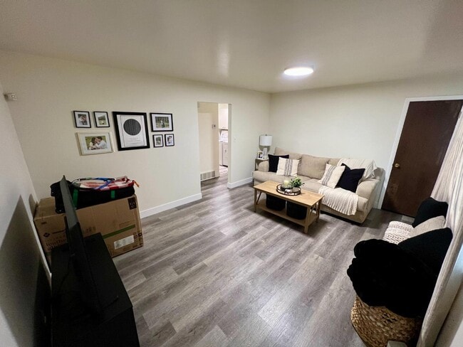 Building Photo - 253 E 1100 S Rental