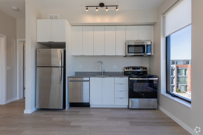 2BR, 2BA - 900SF, Kitchen
