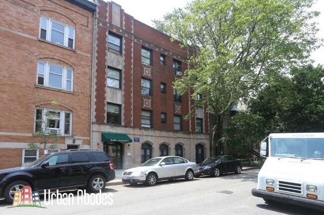 Building Photo - 633 W Barry Ave Unit A07C