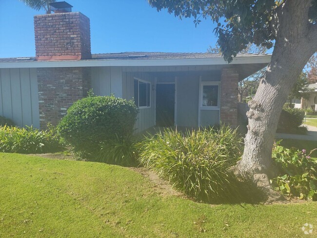 Building Photo - NEWLY RENOVATED 2 BEDROOM HOUSE