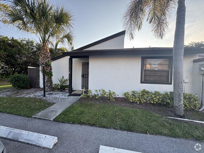 Building Photo - 4928 Alder C Dr Rental