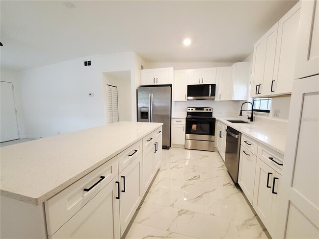 Photo - 2511 Drake Dr