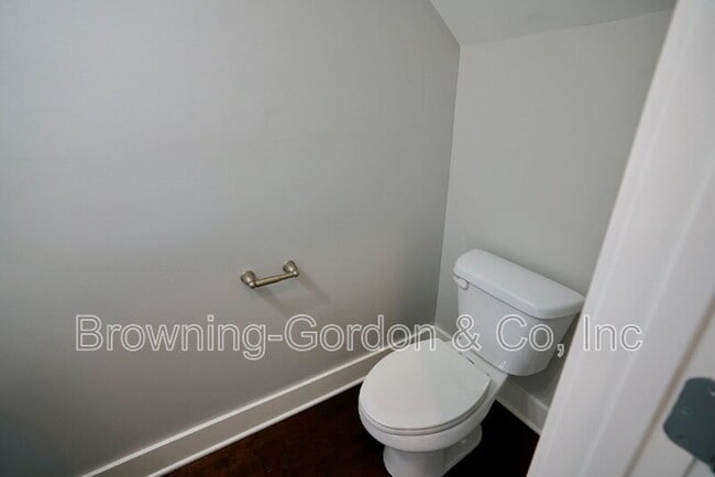 Photo - 110 W Mill Dr