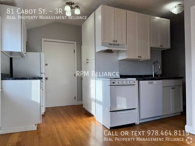 Building Photo - Cozy 1 Bedroom, 1 Bath Top-Floor Unit for ... Rental