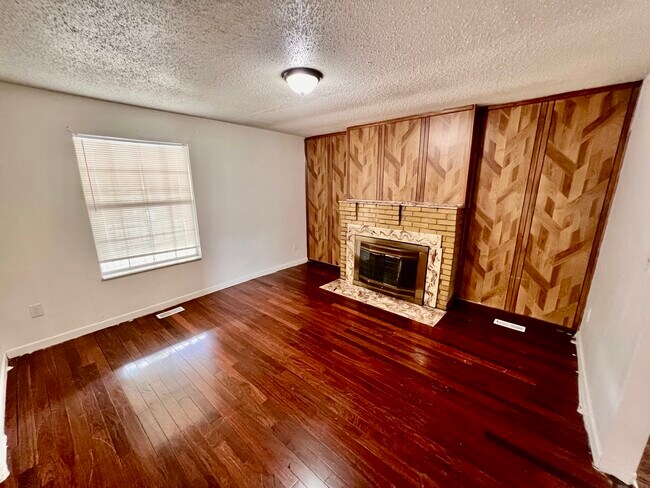 Photo - 1630 Wallace St