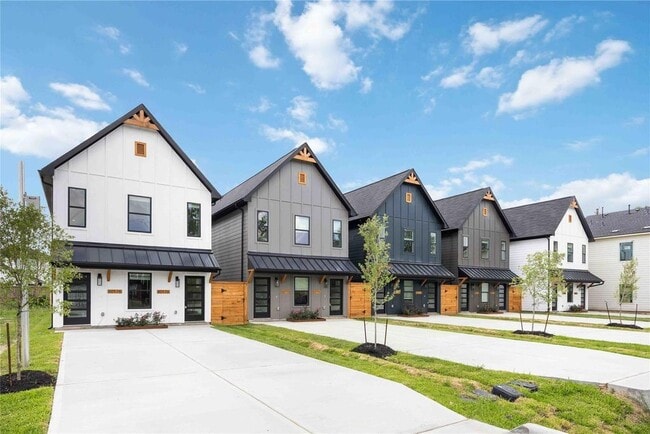 Building Photo - 8009 Cora St