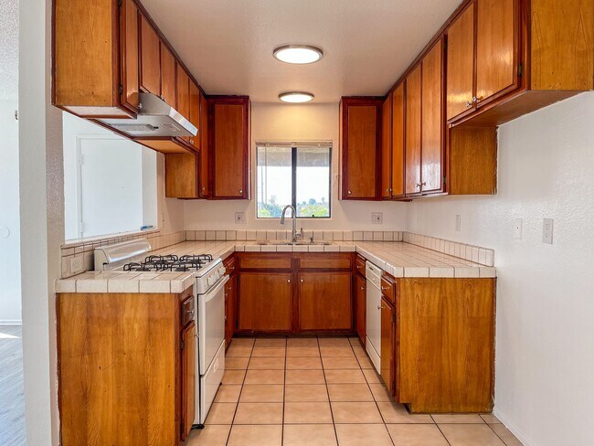 11943 Grevillea Ave