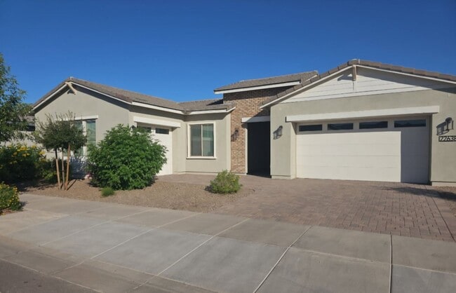 Building Photo - 5 BEDROOM 4 BATH SINGLE FAMILY HOME