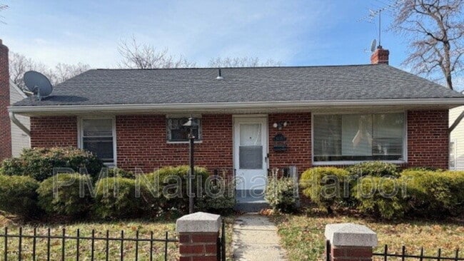 Building Photo - 1235 Chaplin St SE