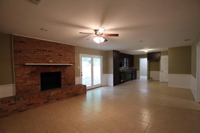 Photo - Tour Today! Charming 3 Bedroom, 2 Bathroom Home in Tyler!
