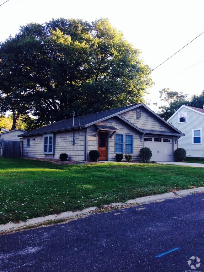 Building Photo - 1417 E Moneta Ave Rental