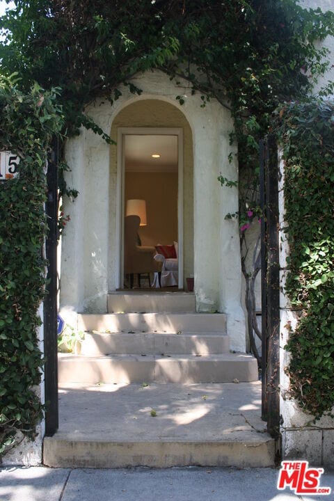 Building Photo - 8715 Sherwood Dr
