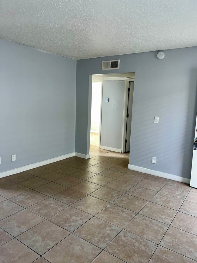 Photo - 1433 S Kenneth Pl