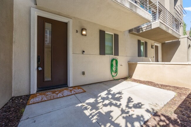Building Photo - Modern 3-Bedroom Condo in Prime Azusa Loca...