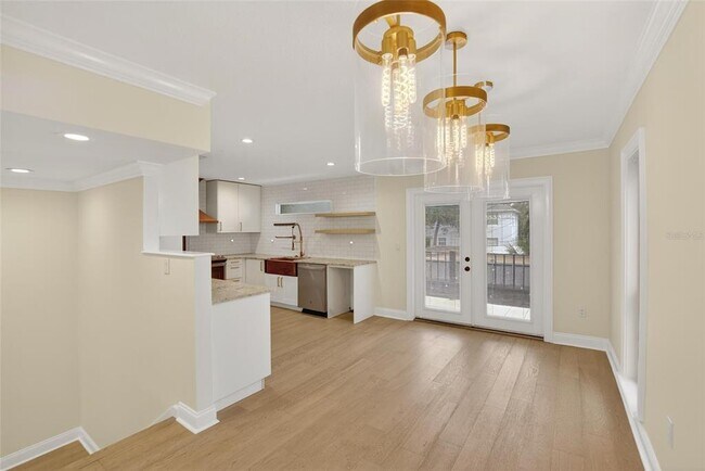 Photo - 162 E Davis Blvd