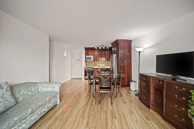 Photo - 25-40 Shore Blvd Unit 2e