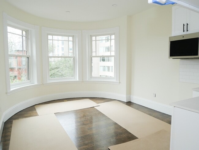 Building Photo - 261 W Newton St Unit 3 Rental