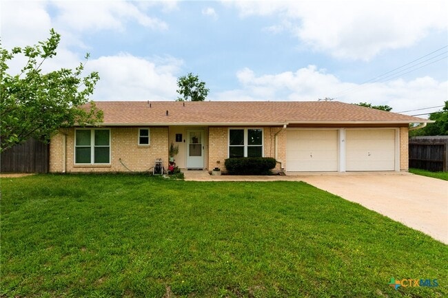 Building Photo - 902 Lynn Ln