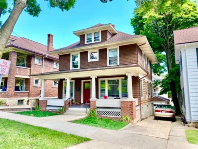 Building Photo - 147 Lathrop St Rental