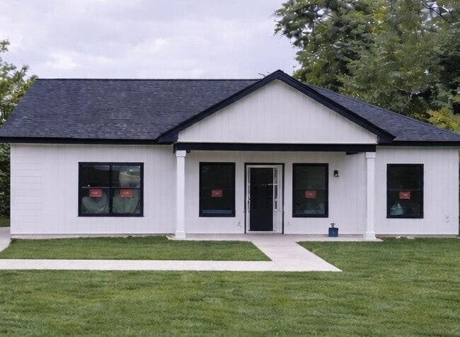 Building Photo - 3112 St Louis St