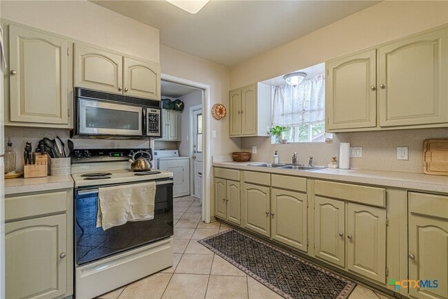Photo - 324 Craddock Ave