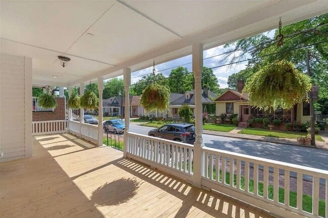 Photo - 632 Grady Pl SW