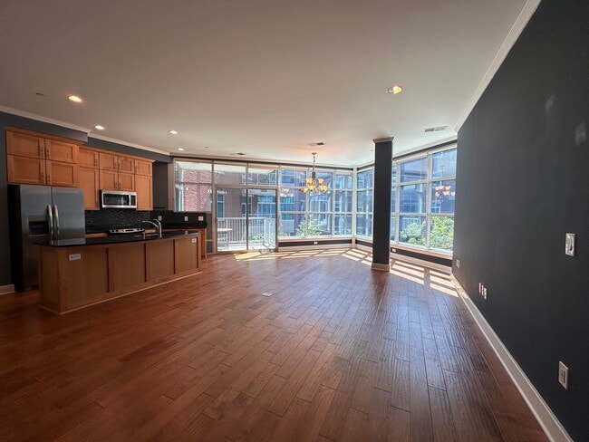 324 E Main St