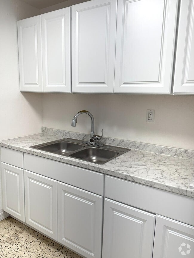 Building Photo - 225 SW 2nd St Rental