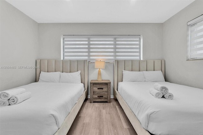 Building Photo - 10000 E Bay Harbor Dr Unit 17