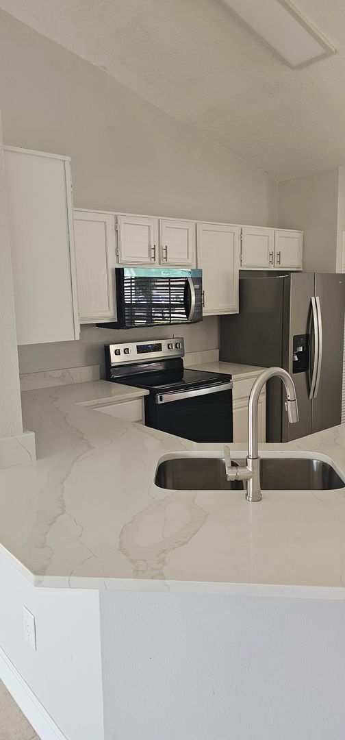 Photo - FABULOUS! LIKE NEW! 3 BEDROOM / 2 BATH / ...