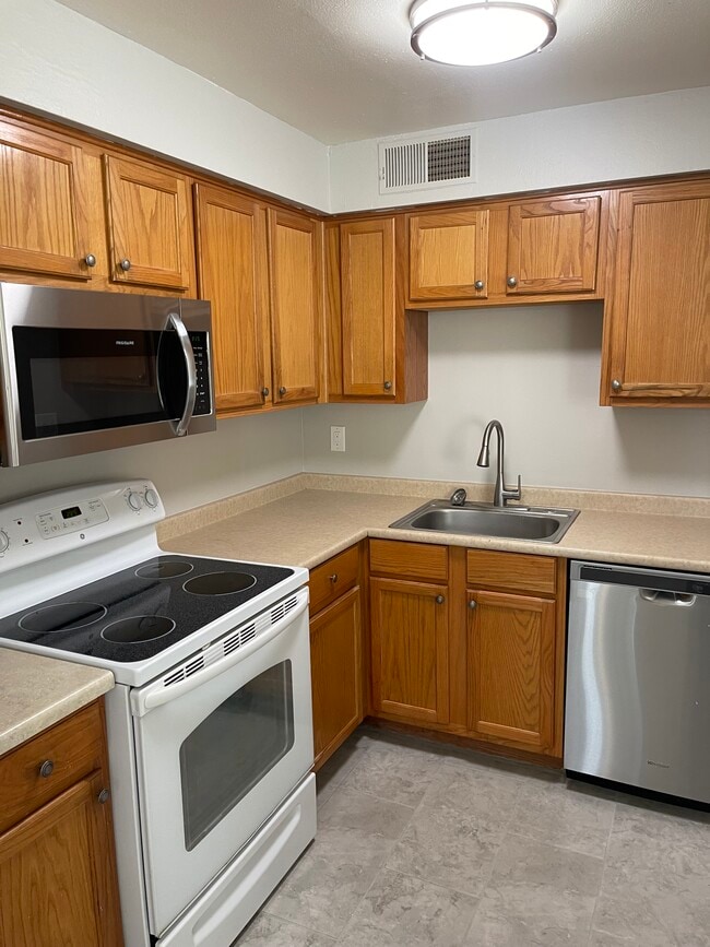 Photo - 505 W Southern Ave Apartments Unit 10