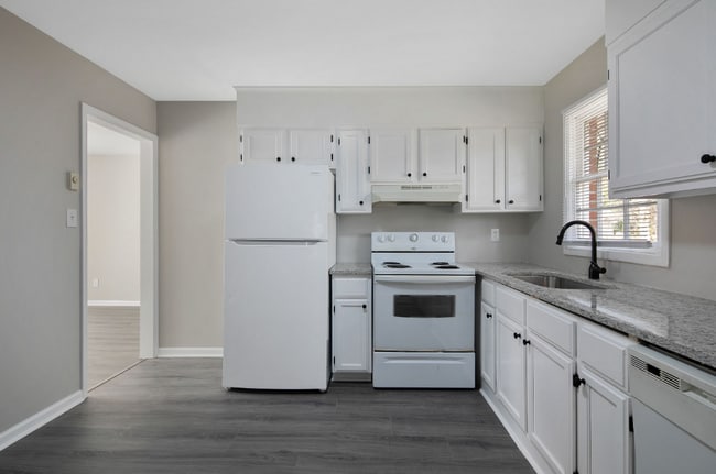 Photo - 7252 Ainsley St