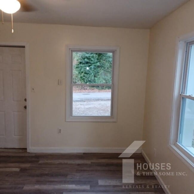 Photo - 122 Owens St