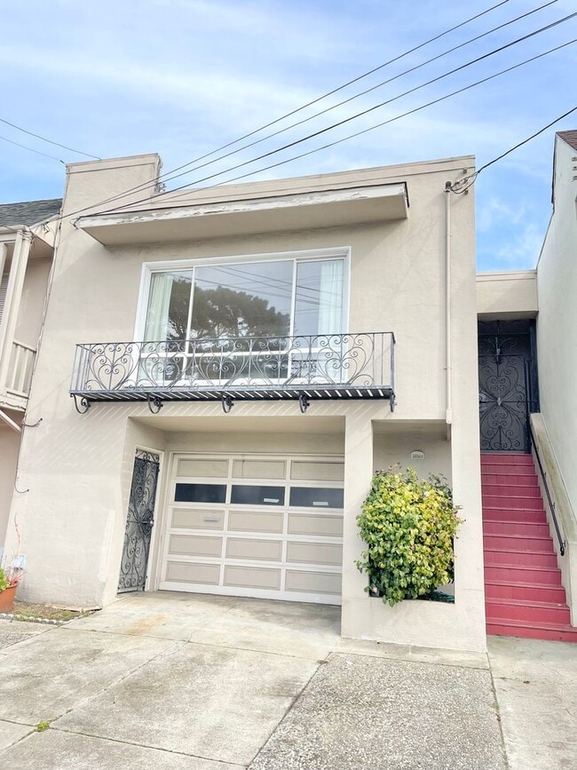 Building Photo - Beautiful 3 Bed / 2 Bath Sunset/Parkside Home!